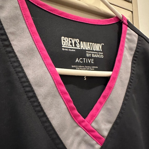 Grey’s Anatomy scrub tops - Picture 2 of 3